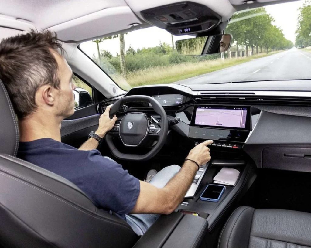 voitures avec grand écran tactile